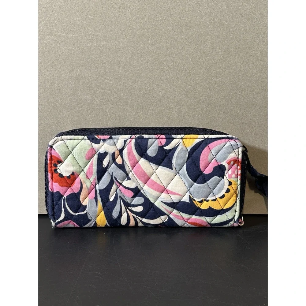 Vera Bradley Paisley Zip Around Wristlet Card‎ Wallet